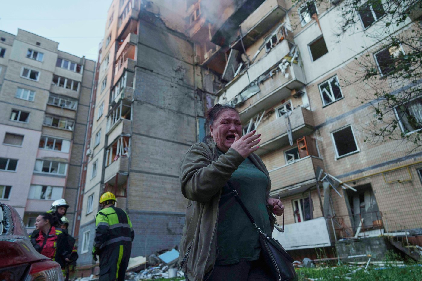 Ukraine government building damaged in Kyiv in the largest Russian attack since the war began | iNFOnews.ca Ukraine government building damaged in Kyiv in the largest Russian attack since the war began | iNFOnews.ca