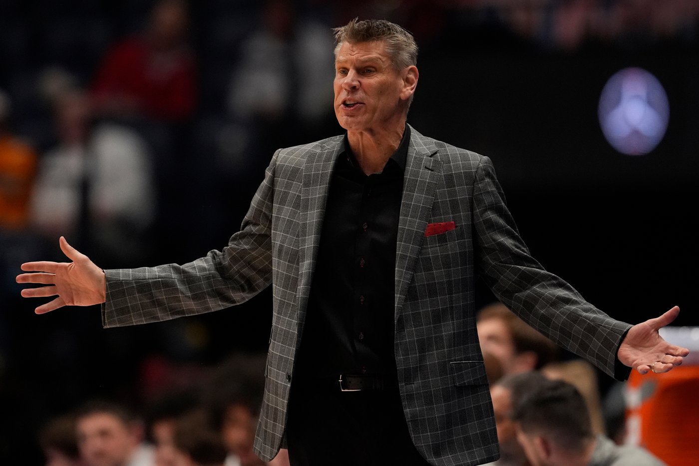 Porter Moser will return as Oklahoma's basketball coach after late run, new AD pledges more support | iNFOnews.ca
