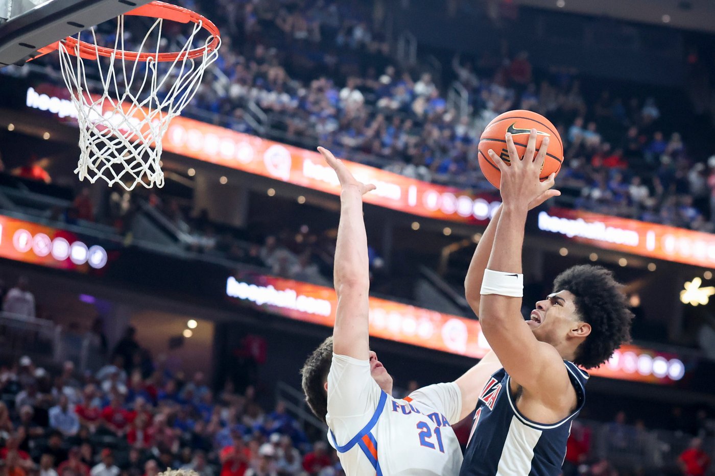 Freshman Koa Peat leads No. 13 Arizona to 93-87 win over defending champion, No. 3 Florida | iNFOnews.ca Freshman Koa Peat leads No. 13 Arizona to 93-87 win over defending champion, No. 3 Florida | iNFOnews.ca
