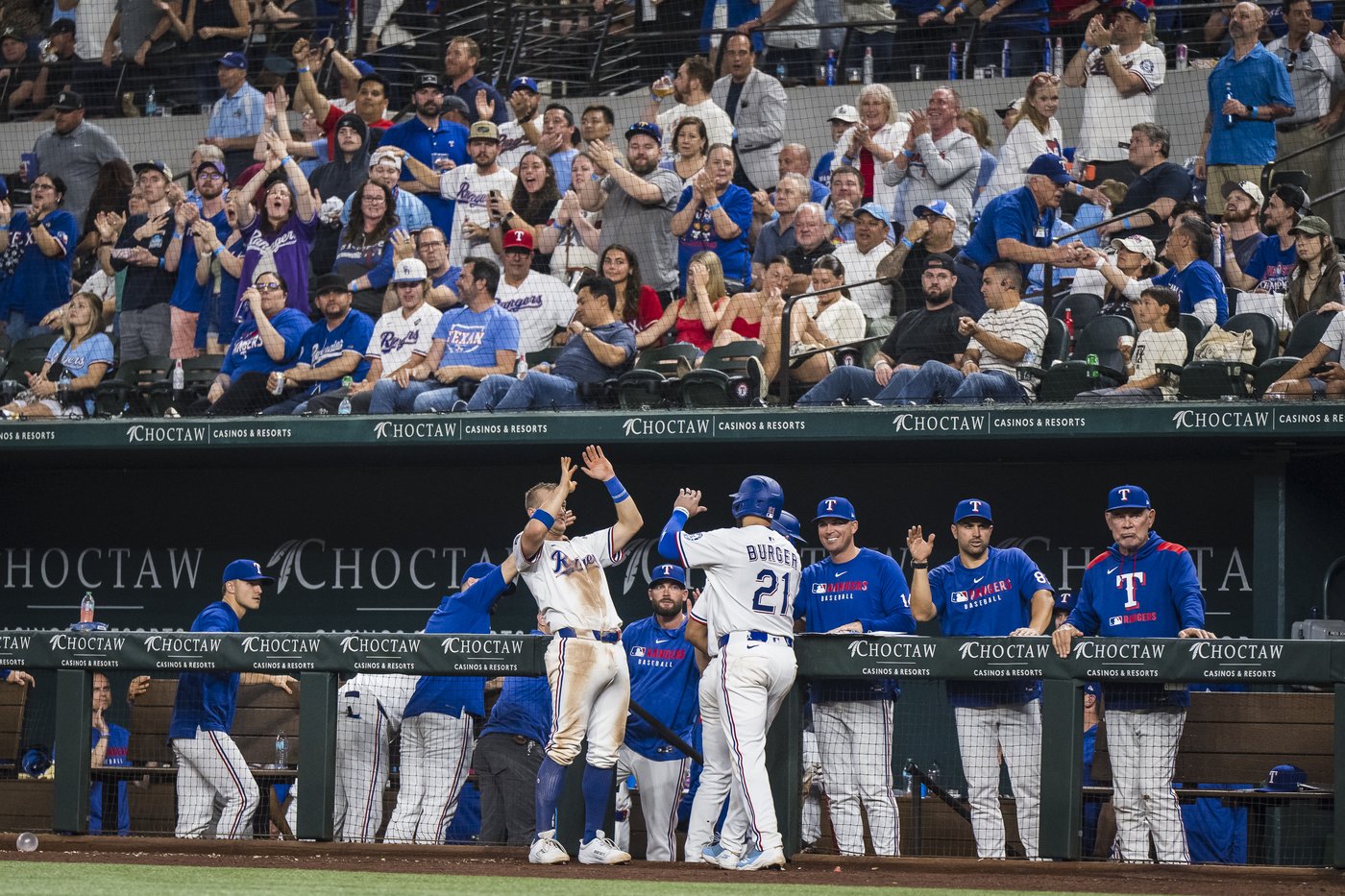 Jacob deGrom gets his 1st win in 2 years while Rangers have best offensive game to beat A's 15-2 | iNFOnews.ca