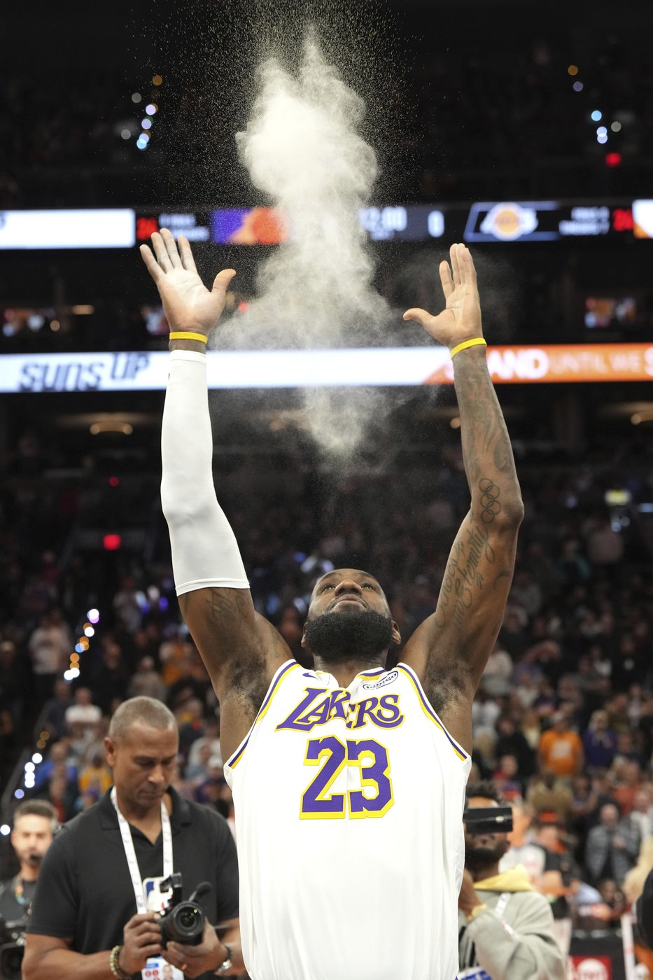 Bradley Beal, Kevin Durant both return from injury, lead the Suns past the Lakers 127-100 | iNFOnews.ca