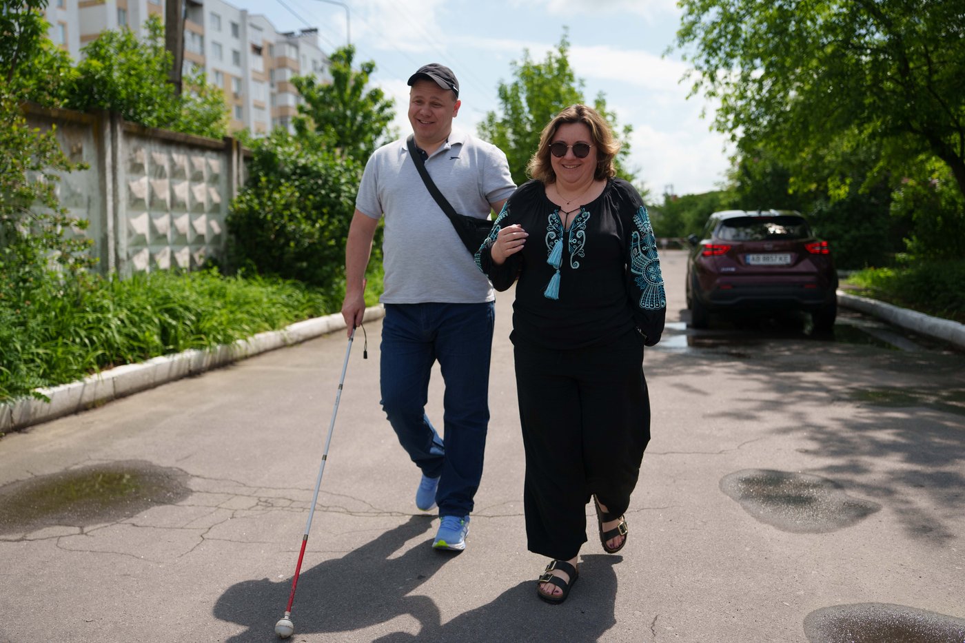 A blind Ukrainian veteran turns pottery into a business and mentors others | iNFOnews.ca