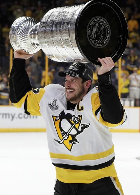Sidney Crosby fans celebrate Cup win with pilgrimage to famous dryer | iNFOnews.ca