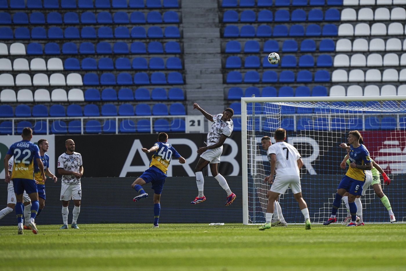 In wartime Ukraine, soccer fans bury rivalries and find a moment of calm at matches | iNFOnews.ca