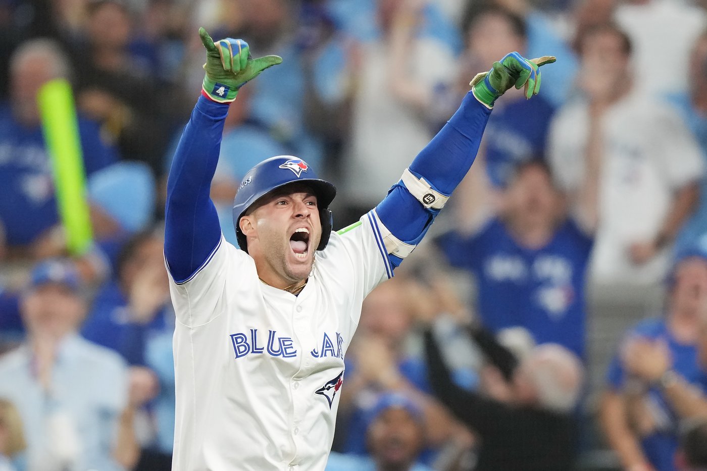 Photo Gallery: Blue Jays advance to World Series with 4-3 win over the Mariners | iNFOnews.ca