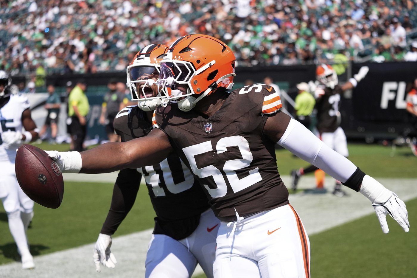 K.J. Henry's pick-6 leads Browns to win over Eagles in preseason game with Shedeur Sanders sidelined | iNFOnews.ca K.J. Henry's pick-6 leads Browns to win over Eagles in preseason game with Shedeur Sanders sidelined | iNFOnews.ca