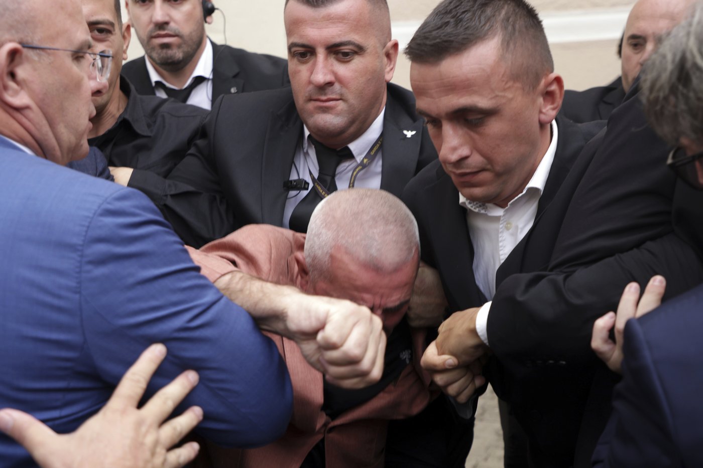 Albanian opposition MPs try to disrupt Parliament to protest a colleague's imprisonment | iNFOnews.ca