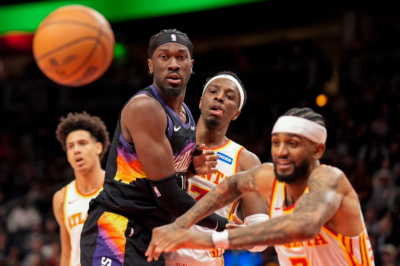 Hawks rally to beat Suns 110-103 after Phoenix loses Devin Booker to injury | iNFOnews.ca