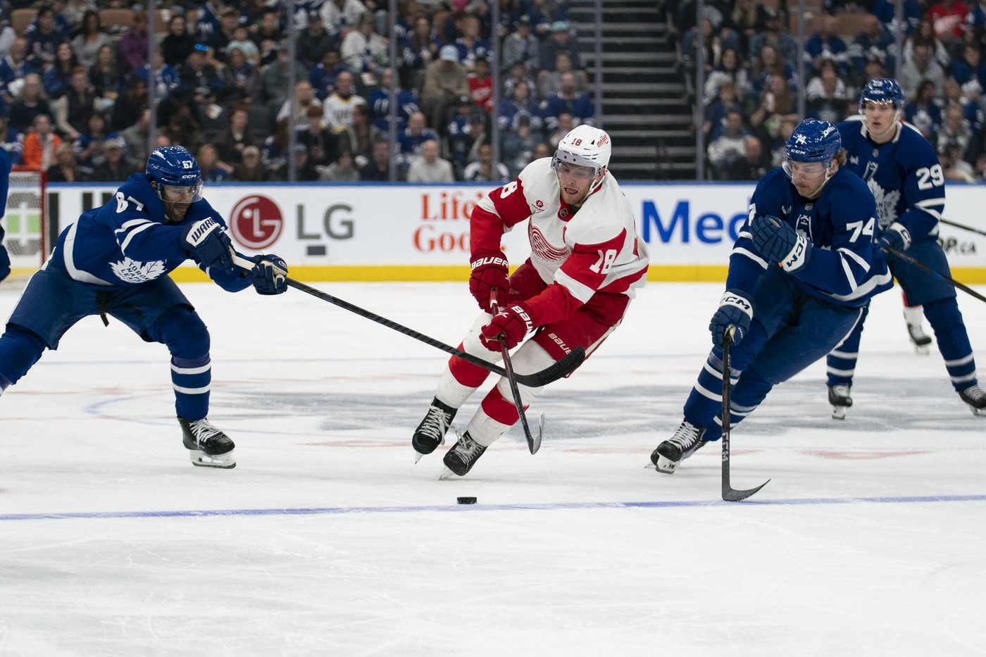 Tavares, Matthews lead Maple Leafs to 3-2 win over Red Wings | iNFOnews.ca Tavares, Matthews lead Maple Leafs to 3-2 win over Red Wings | iNFOnews.ca