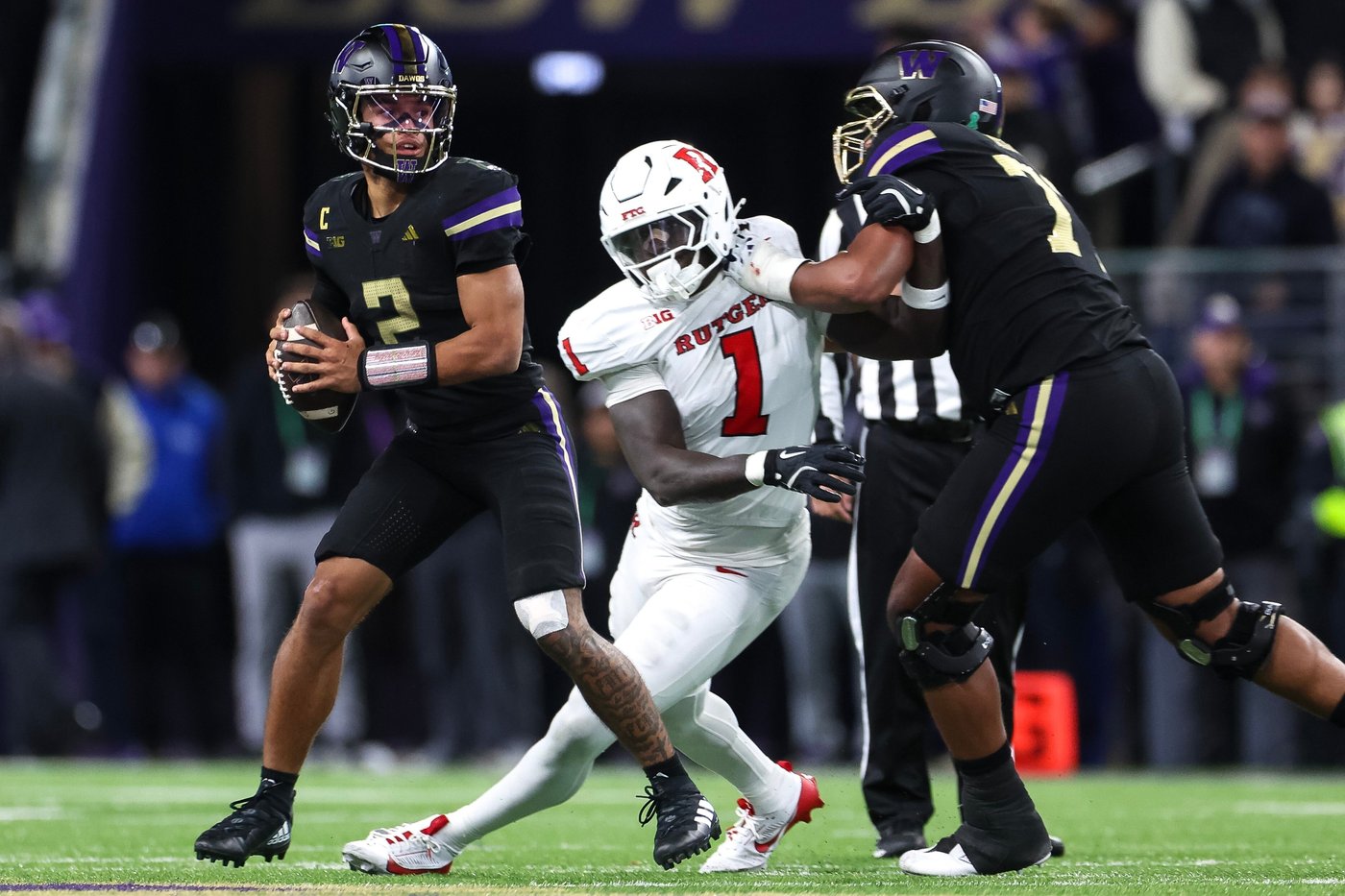 Demond Williams Jr. has career highs in passing and rushing to lead Washington over Rutgers 38-19 | iNFOnews.ca Demond Williams Jr. has career highs in passing and rushing to lead Washington over Rutgers 38-19 | iNFOnews.ca
