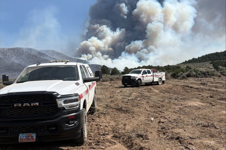 Heat, wind and drought conditions spark wildfires in US West | iNFOnews.ca