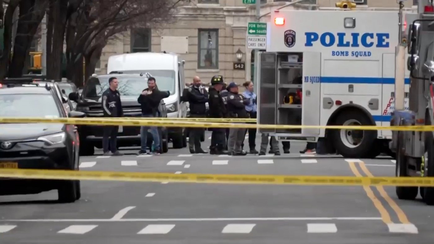 Counterprotester threw improvised explosive at anti-Islam event in NYC, police say | iNFOnews.ca