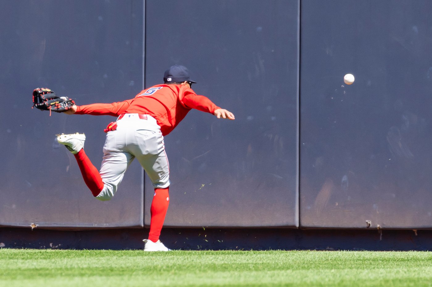 Rafaela starts pivotal relay throw a day after baserunning mishap as Red Sox beat Yankees 6-0 | iNFOnews.ca Rafaela starts pivotal relay throw a day after baserunning mishap as Red Sox beat Yankees 6-0 | iNFOnews.ca