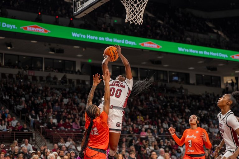 Edwards' 24 points lead No. 2 South Carolina to a 114-47 blowout of Bowling Green | iNFOnews.ca