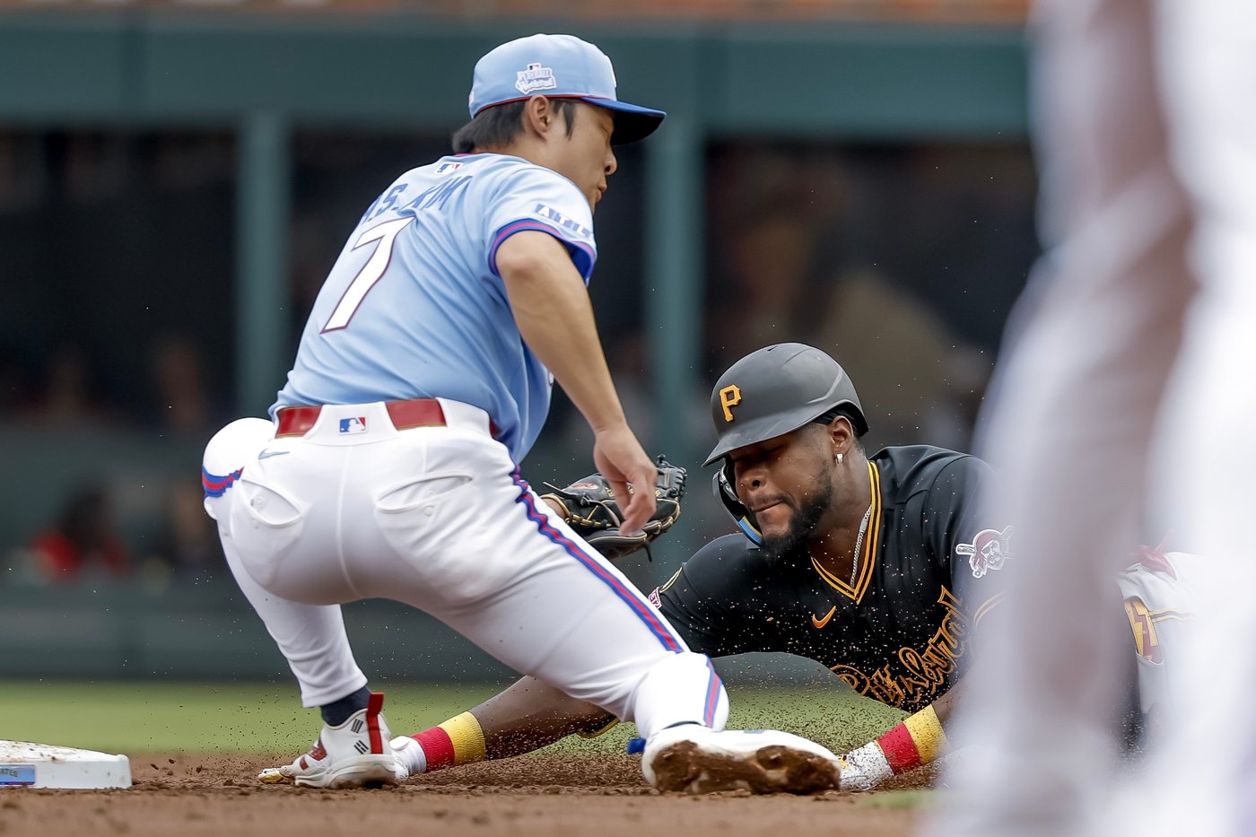 Dominic Smith blasts a 2-run homer as Braves improve the majors' best record by beating Pirates 6-3 | iNFOnews.ca