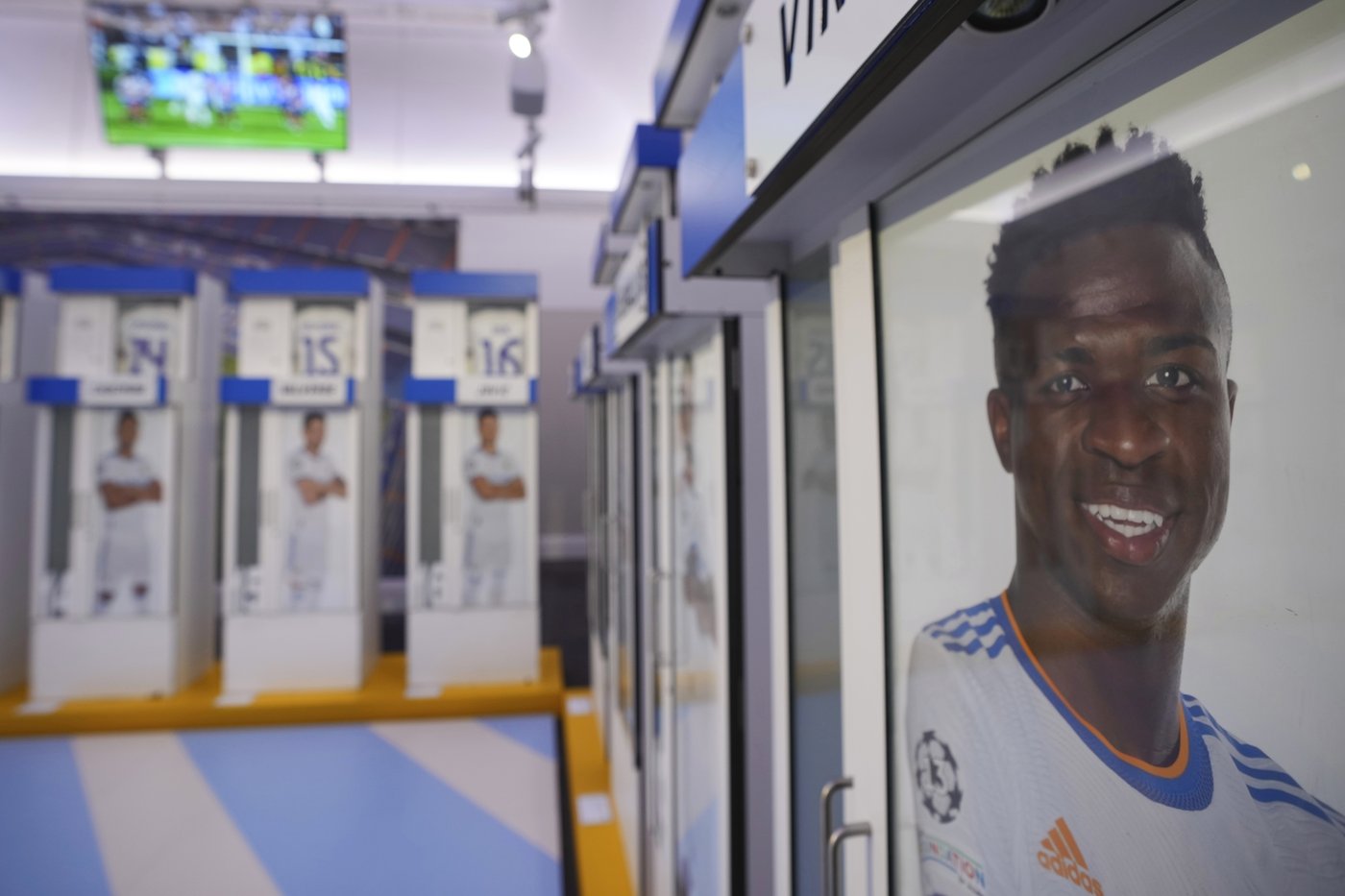 Lockers used by Ronaldo, Beckham and other Real Madrid stars are up for auction | iNFOnews.ca
