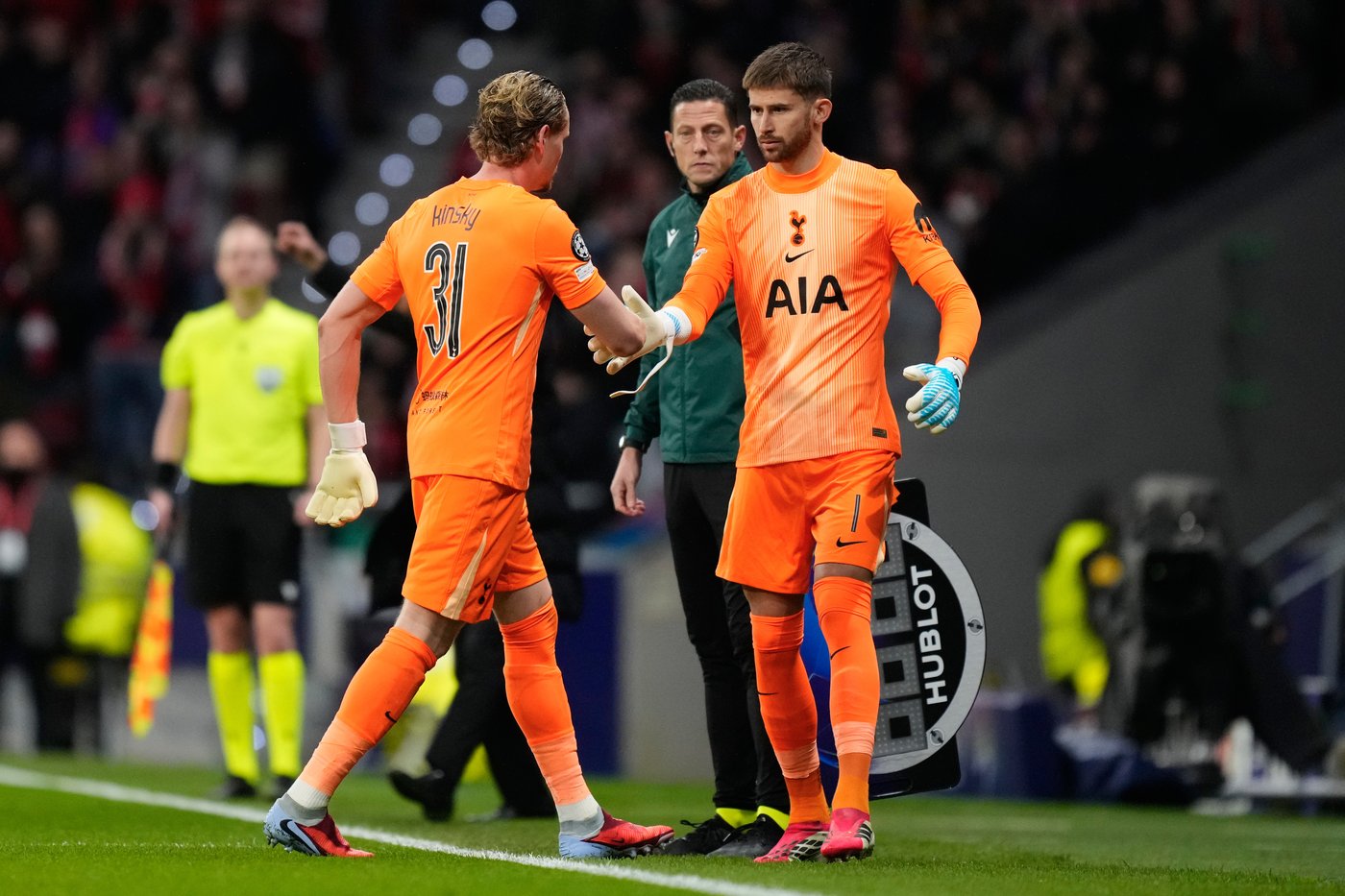 Tottenham goalkeeper Kinsky substituted in 17th minute of nightmarish Champions League debut | iNFOnews.ca