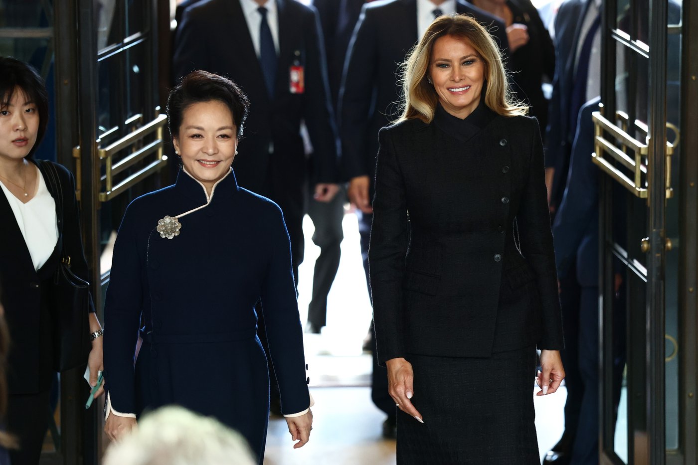 Melania Trump hosts China's first lady for an outing watched for diplomacy and style | iNFOnews.ca
