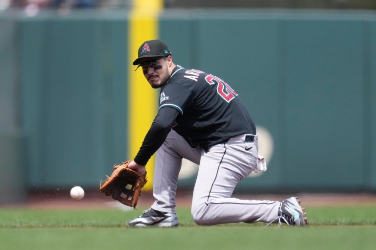Diamondbacks' Nolan Arenado leaves win over Giants with right groin tightness | iNFOnews.ca