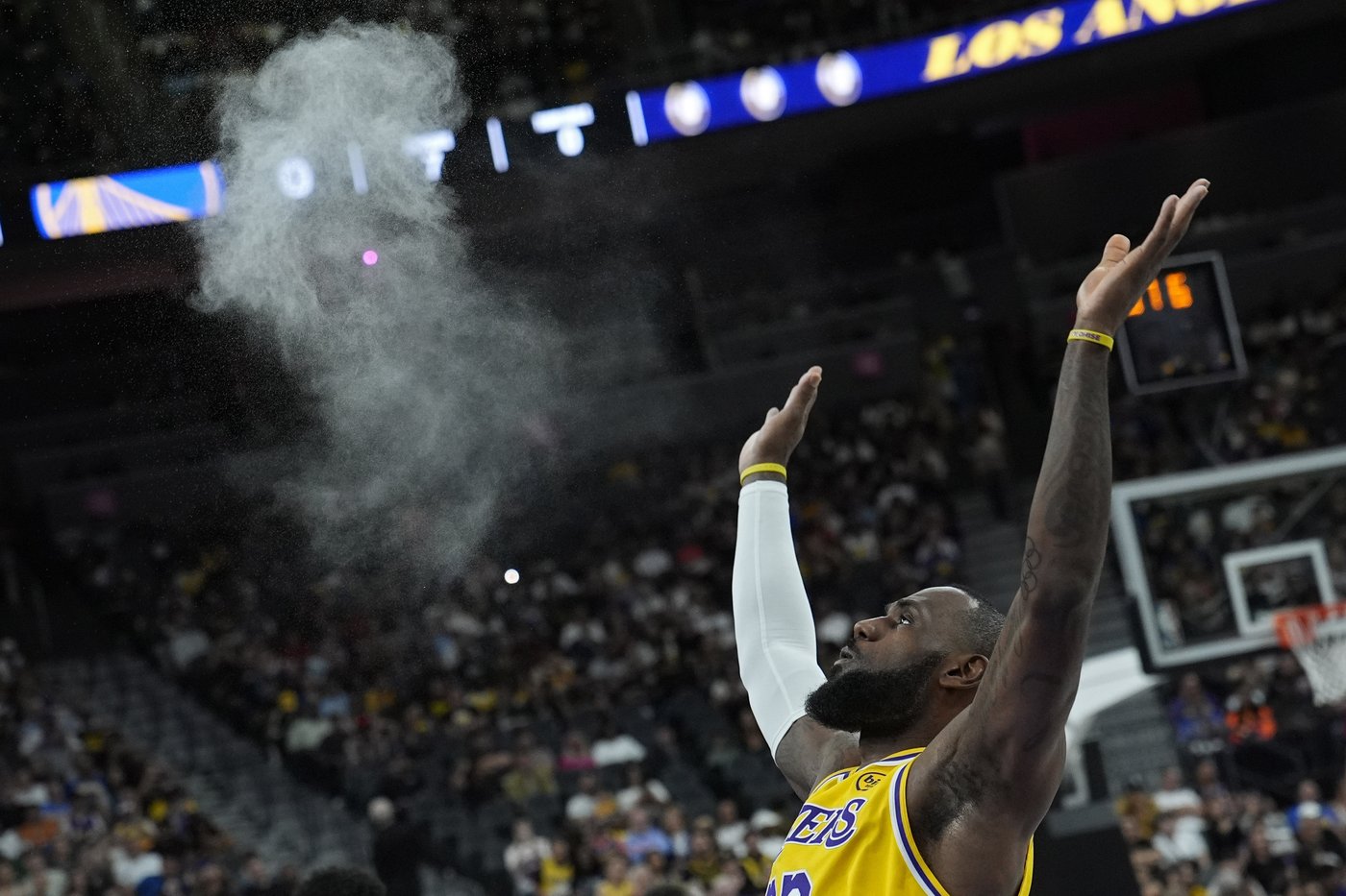 Lakers' annual preseason game in Las Vegas brings enthusiasm to potential NBA market | iNFOnews.ca Lakers' annual preseason game in Las Vegas brings enthusiasm to potential NBA market | iNFOnews.ca