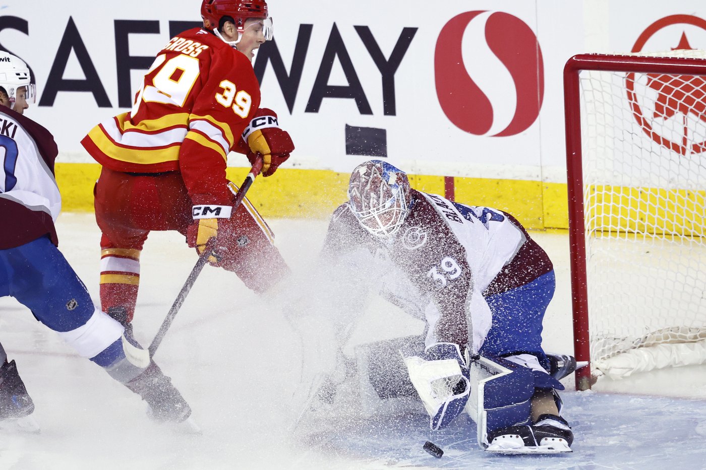 League-leading Avalanche rally late to roll past Flames 3-1 | iNFOnews.ca