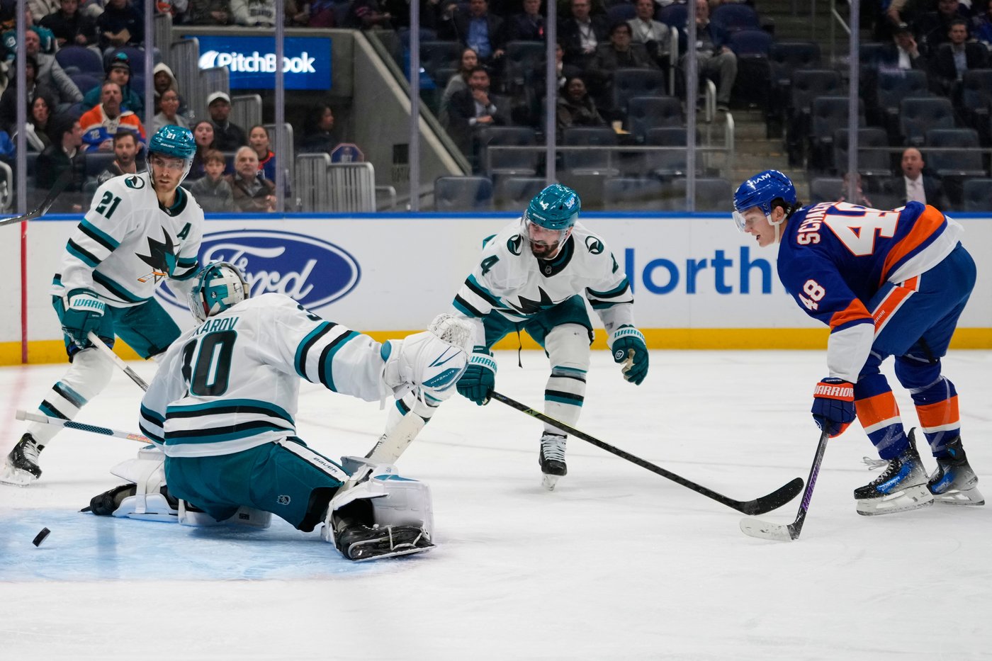 Islanders beat Sharks 4-3 for third straight win | iNFOnews.ca