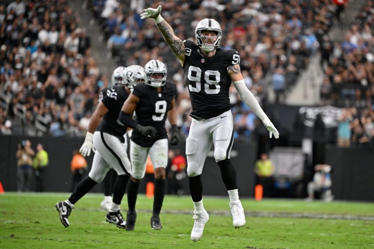 The Raiders end a 4-game skid by dominating on defense to beat the Titans 20-10 | iNFOnews.ca