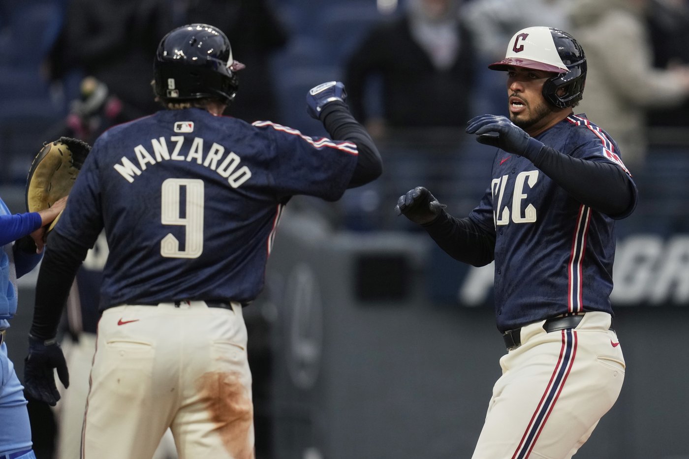 Gabriel Arias hits a 3-run homer to propel Guardians to 7-0 victory over Royals | iNFOnews.ca