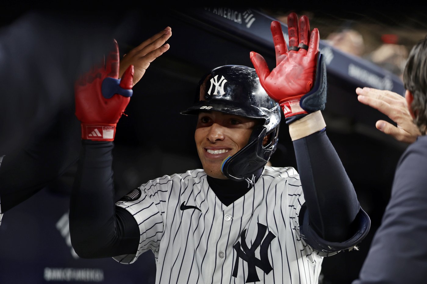 Rookie George Lombard Jr.'s acrobatic slide helps vault Yankees over Rays | iNFOnews.ca Rookie George Lombard Jr.'s acrobatic slide helps vault Yankees over Rays | iNFOnews.ca