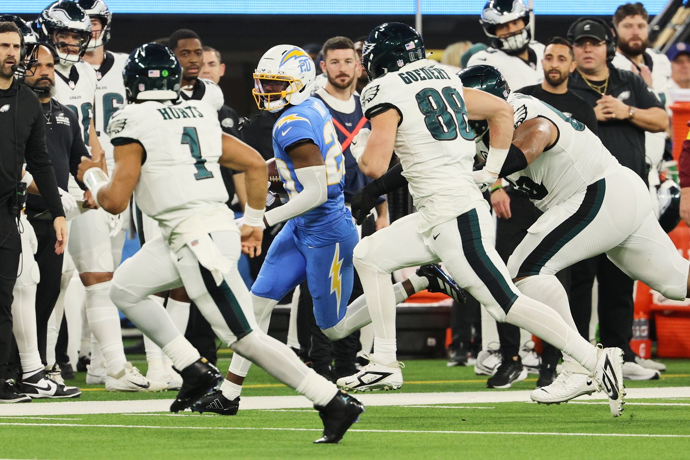 Chargers, Eagles in giving mood with three-turnover play | iNFOnews.ca