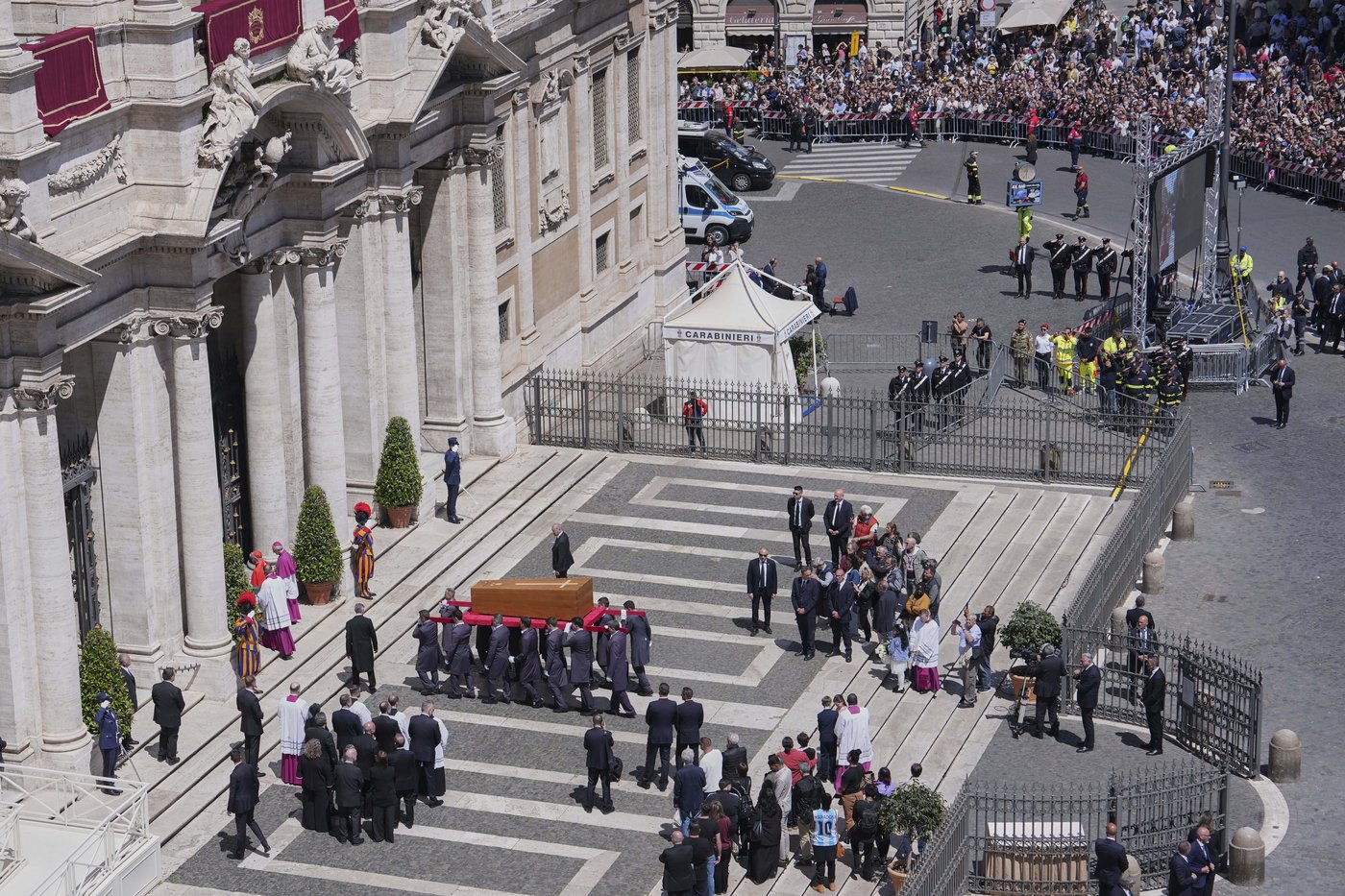 PHOTO COLLECTION: Vatican Pope Funeral Procession | iNFOnews.ca