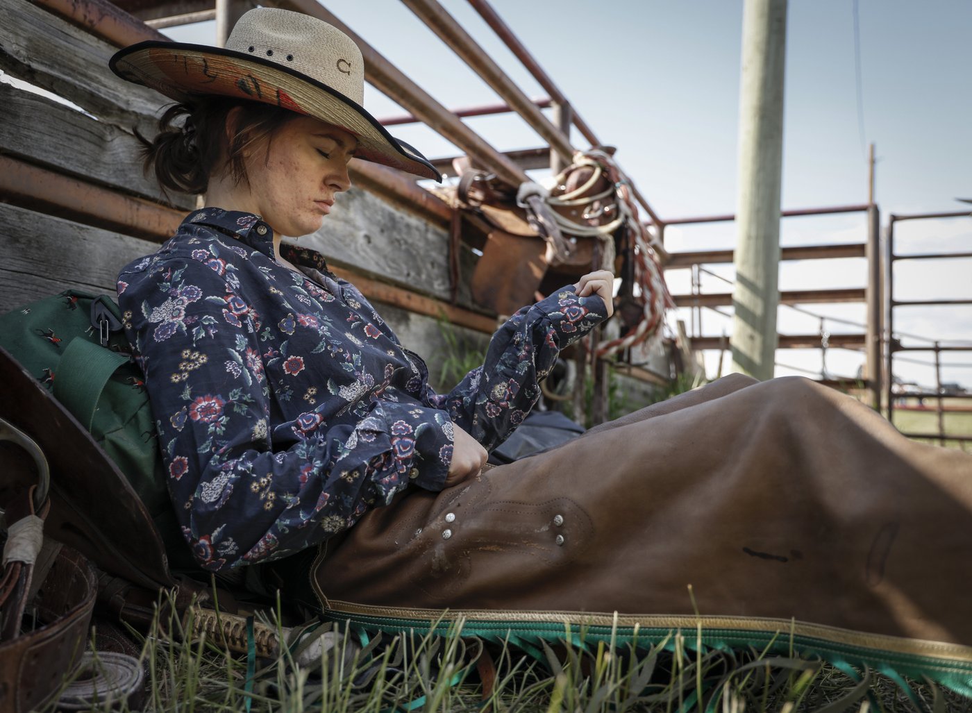 Alberta women buck tradition and blaze their own trail in ranch bronc riding | iNFOnews.ca