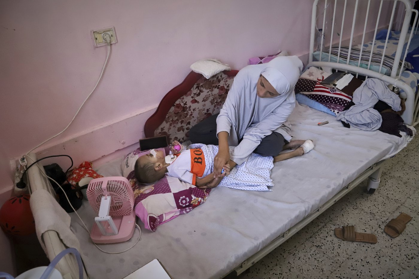 A boy with a brain injury fights for his life in Gaza's decimated health system | iNFOnews.ca