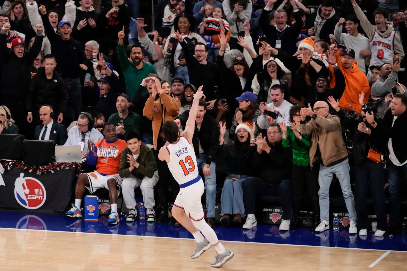 Tyler Kolek chases down Donovan Mitchell for a block and helps the Knicks catch the Cavaliers | iNFOnews.ca Tyler Kolek chases down Donovan Mitchell for a block and helps the Knicks catch the Cavaliers | iNFOnews.ca