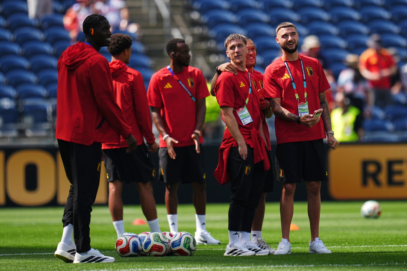 Belgium center back Zeno Debast practices at World Cup for 1st time while recovering from leg injury | iNFOnews.ca