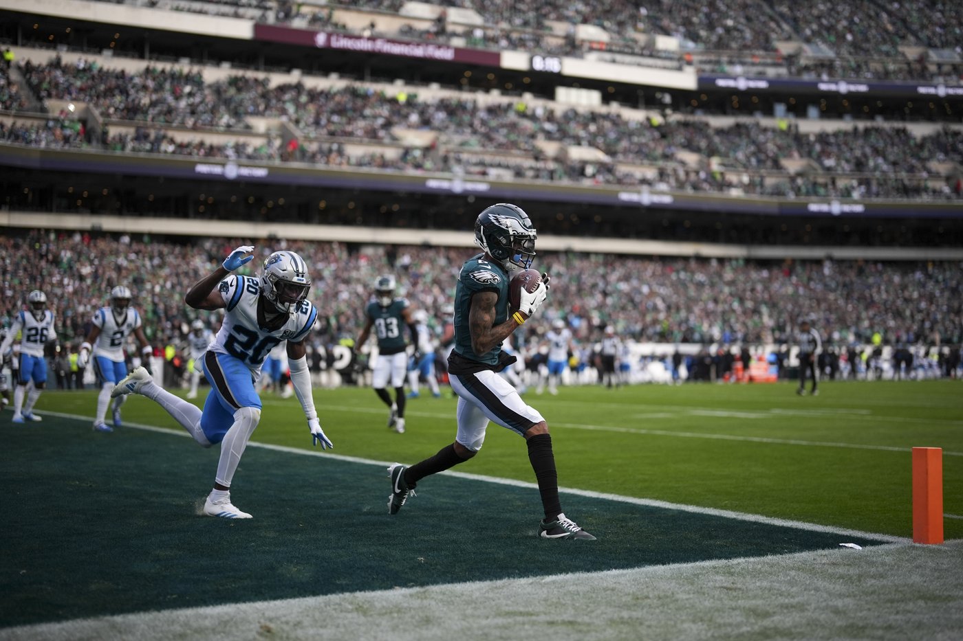 Eagles receivers Smith and Brown complain about vanishing pass offense during winning streak | iNFOnews.ca