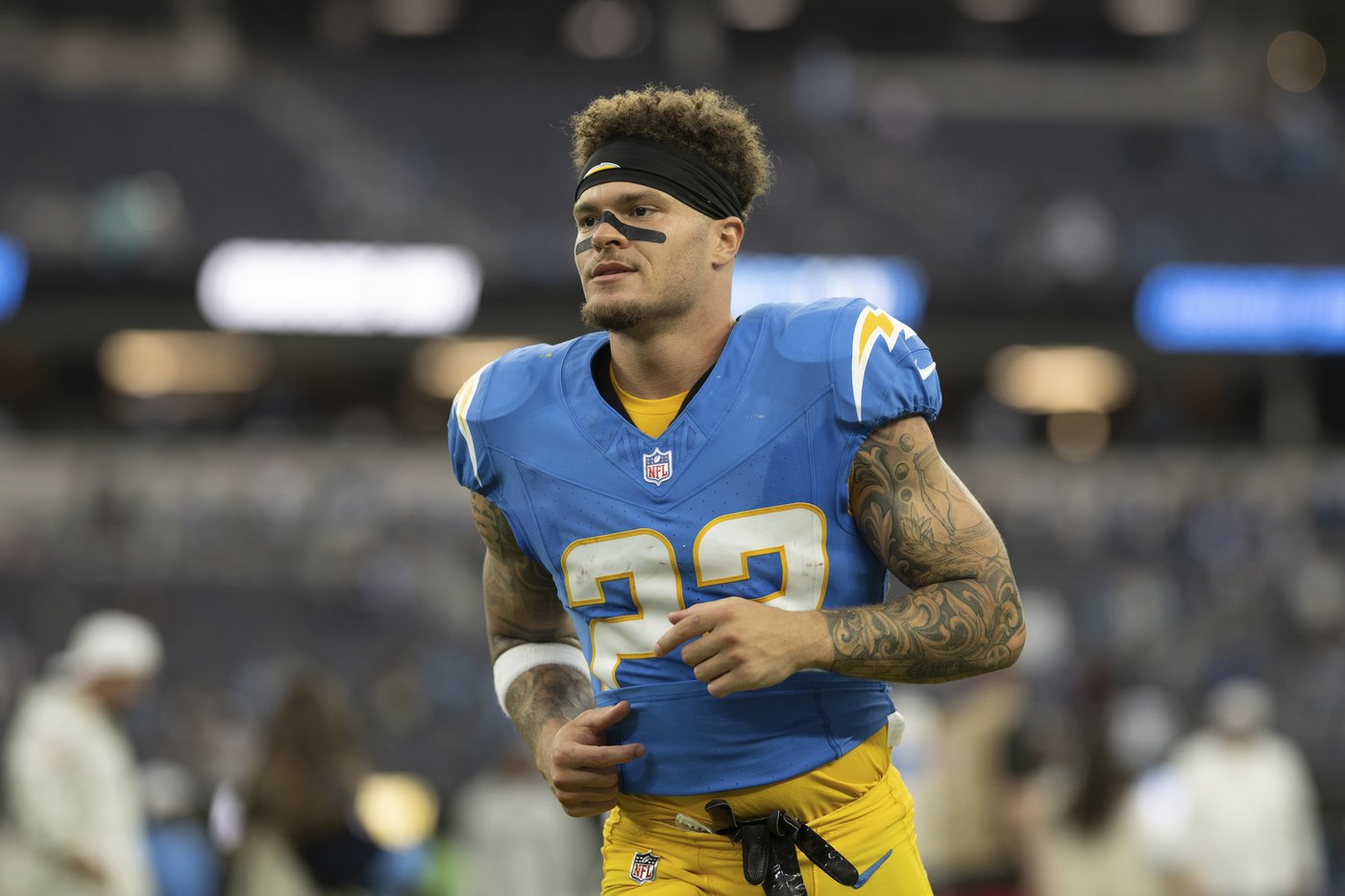 Defensive back Elijah Molden signs 3-year extension with Chargers | iNFOnews.ca