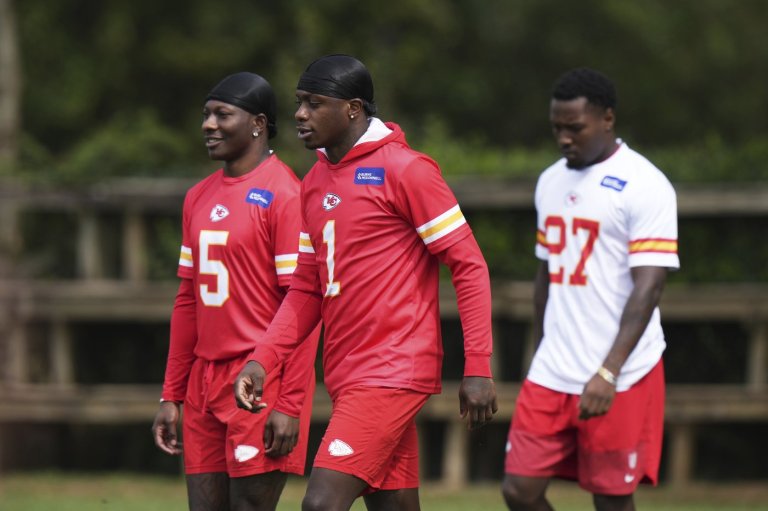 Patrick Mahomes welcomes back Xavier Worthy and Jalen Royals to Chiefs practice on his 30th birthday | iNFOnews.ca