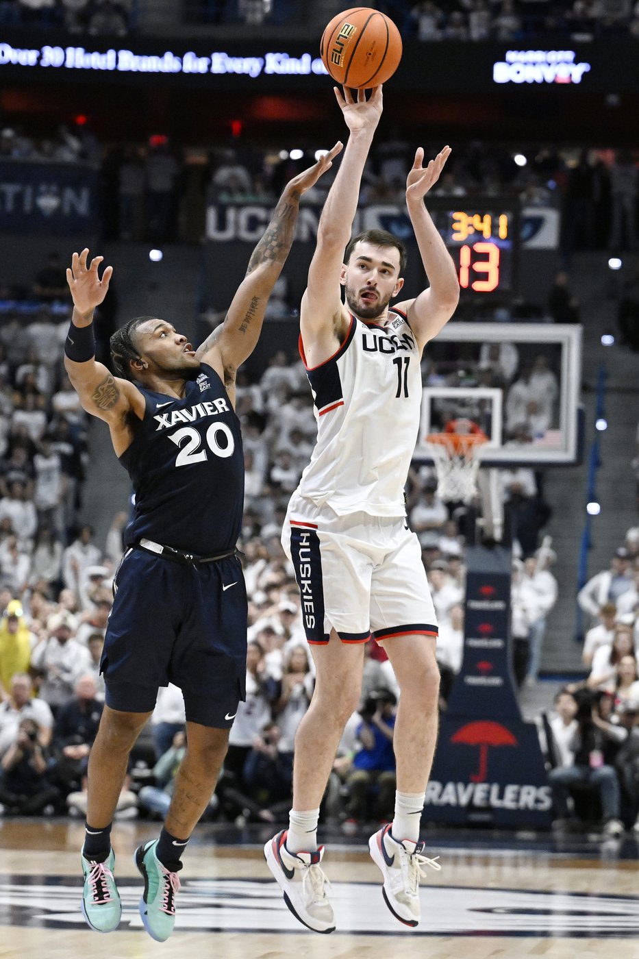 Hurley, Karaban forge strong link during title runs and help UConn shake off early slump this season | iNFOnews.ca