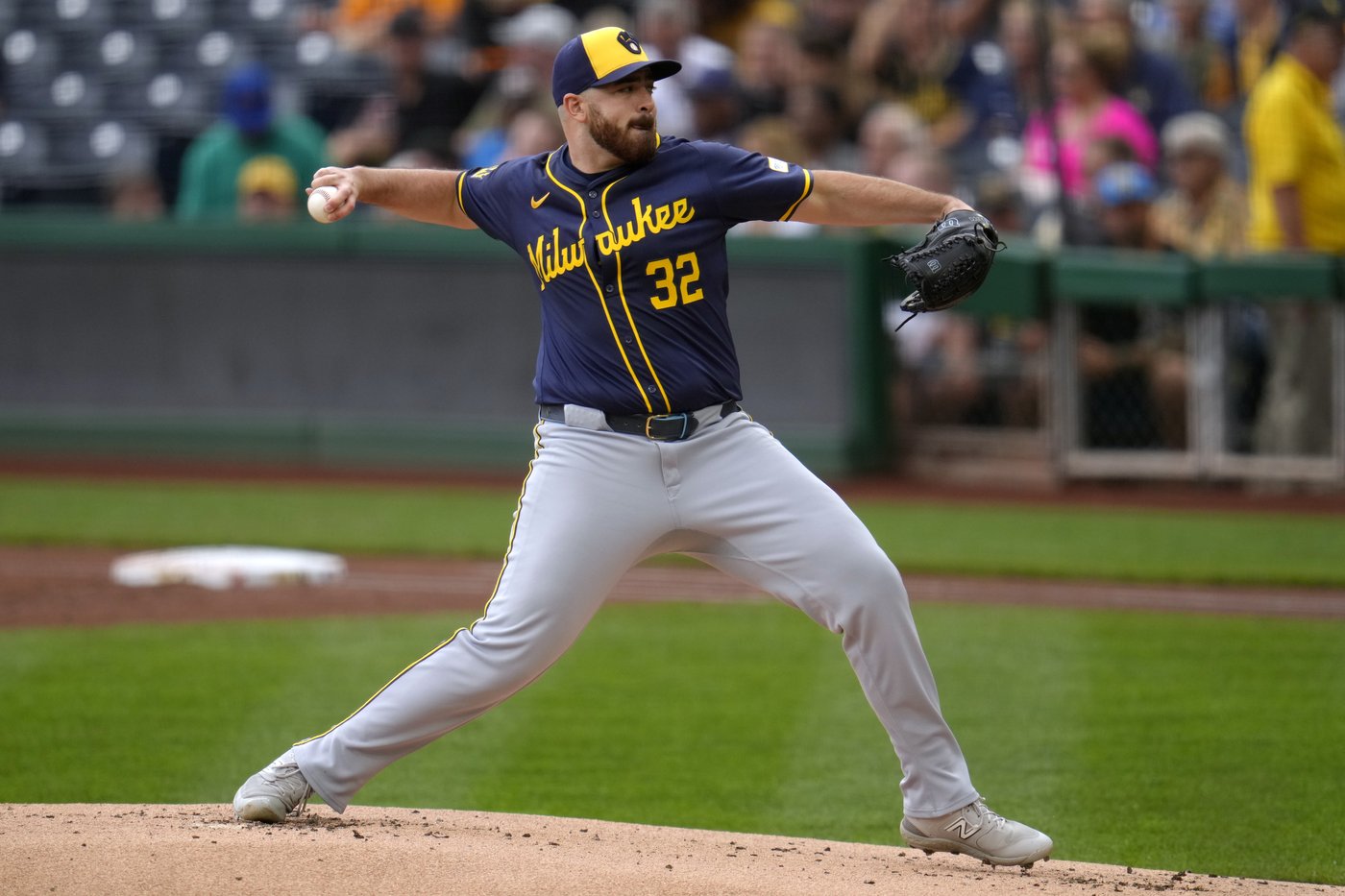 Civale pitches 6 shutout innings, Ortiz has 3 hits in Brewers' 5-2 win over Pirates | iNFOnews.ca