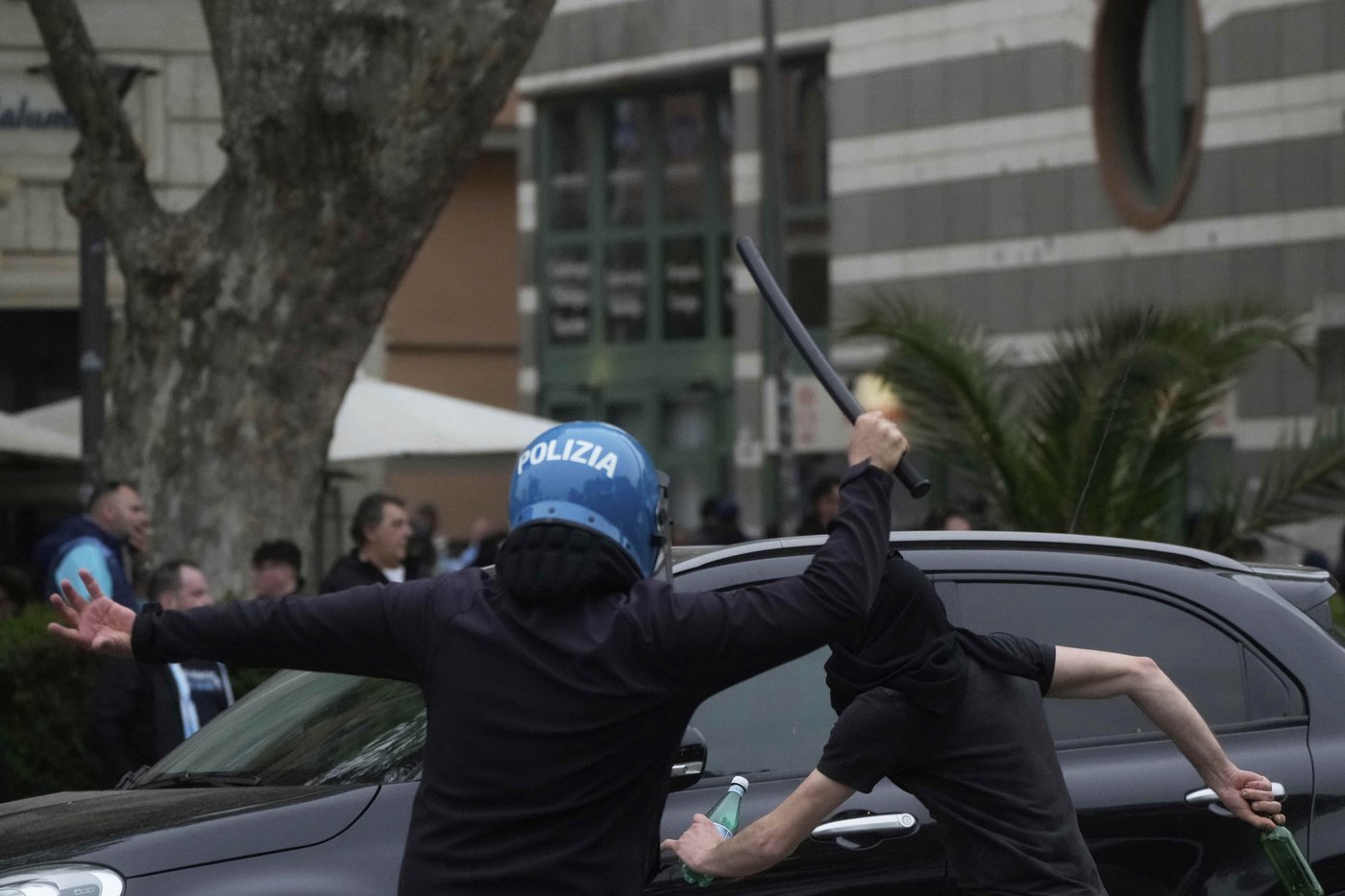 Rome derby clashes likened to 'urban warfare' with 24 police officers injured | iNFOnews.ca