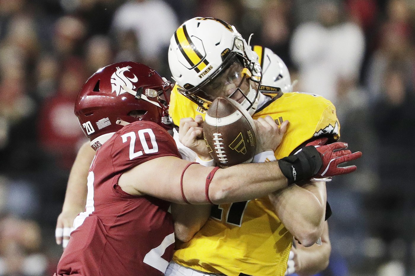 Evan Svoboda throws late TD pass to John Michael Gyllenborg as Wyoming beats Washington State 15-14 | iNFOnews.ca