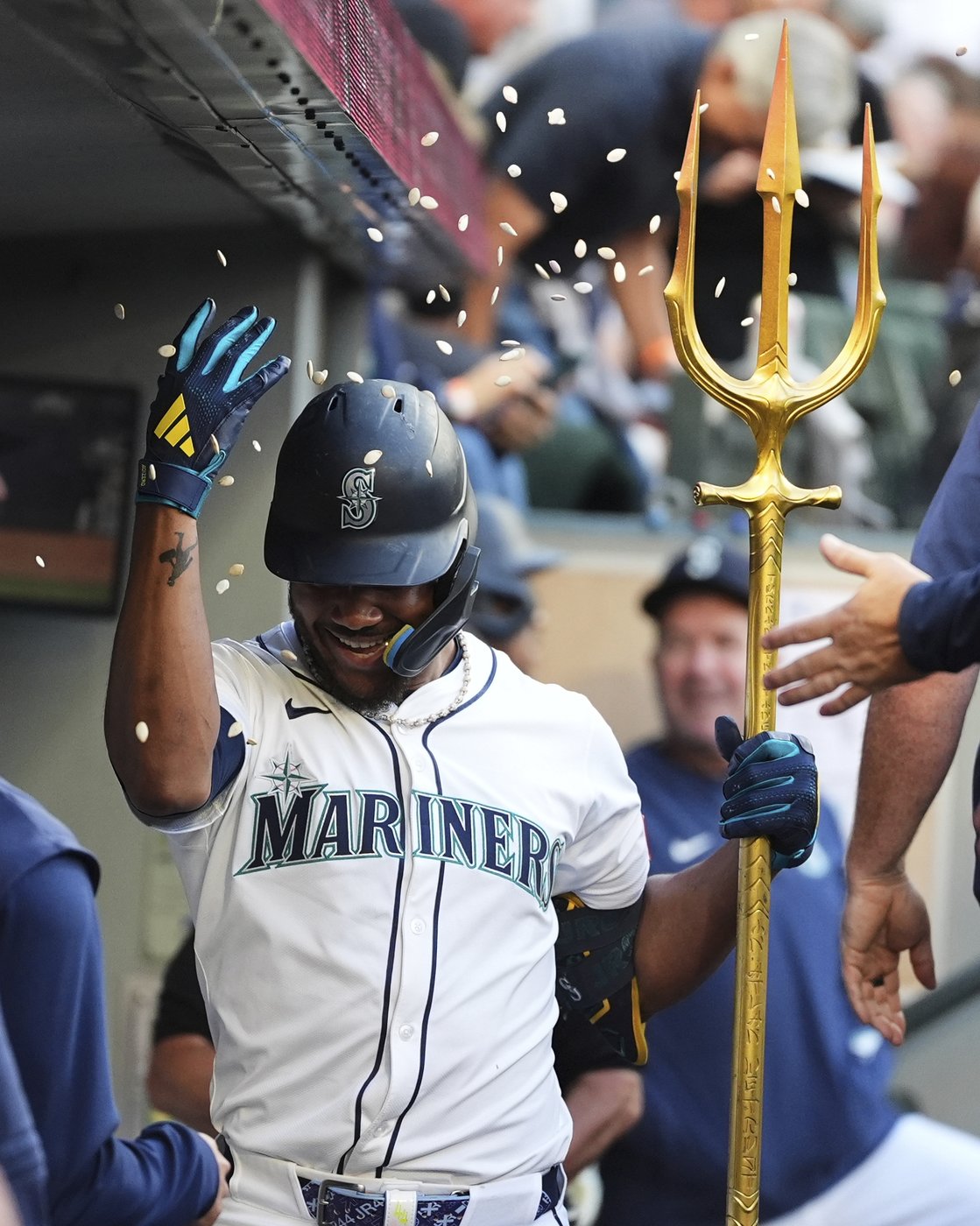 Rodríguez and Naylor go deep early, Mariners hold off White Sox 8-6 | iNFOnews.ca