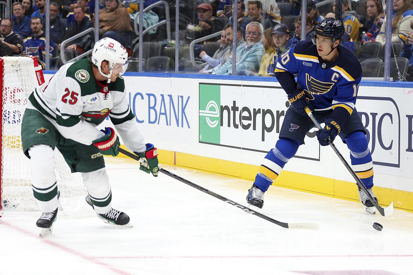 Goalie Gustavsson makes 27 saves, scores an empty-netter, Wild beat Blues 4-1 | iNFOnews.ca