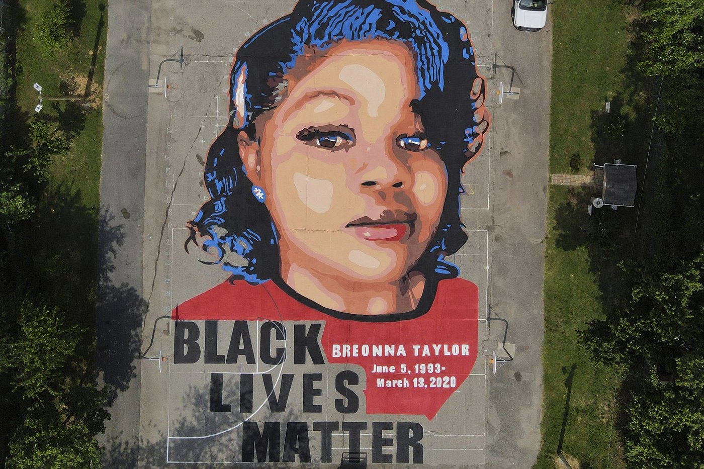 Former officer's shots were 'like a drive-by shooting' during Breonna Taylor raid, prosecutors say | iNFOnews.ca