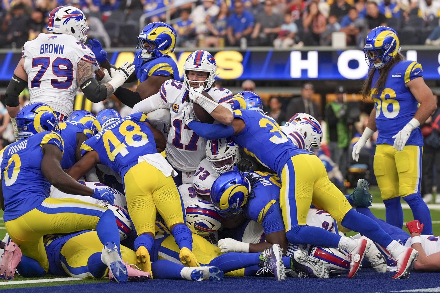 Josh Allen's record day not enough as Bills' 7-game winning streak is snapped by Rams | iNFOnews.ca