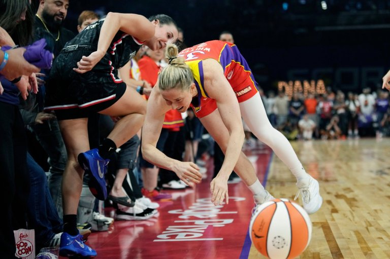 Carla Leite helps Fire top Phoenix 88-85, spoiling celebration of former Mercury star Diana Taurasi | iNFOnews.ca