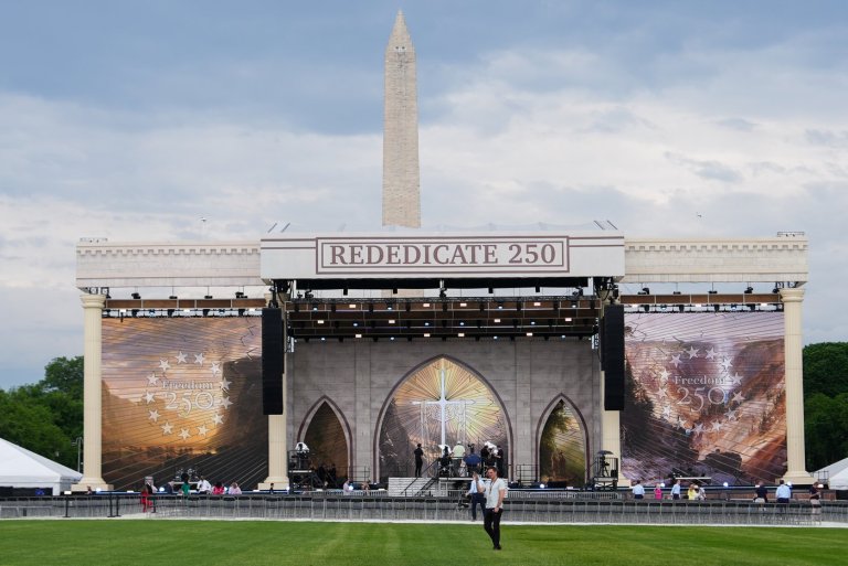Thousands flock to the National Mall in Washington for an America-themed prayer rally | iNFOnews.ca