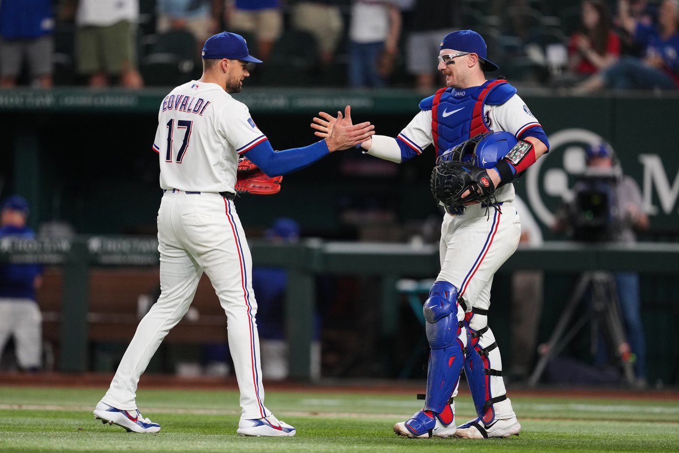 Rangers reach .500 again and tie for AL West lead with 7-3 victory over Red Sox | iNFOnews.ca