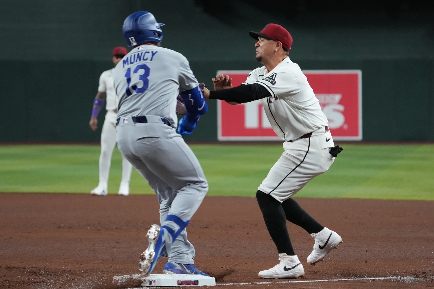 Ketel Marte hits solo homer in 9th, Diamondbacks rally after scary collision to beat Dodgers 3-2 | iNFOnews.ca